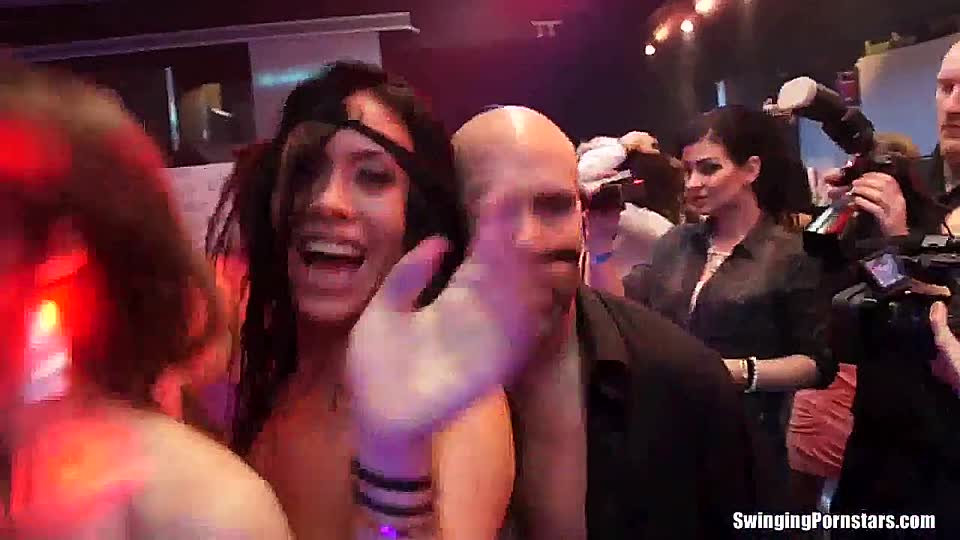 Swinger geben auf der Party ihr Bestes